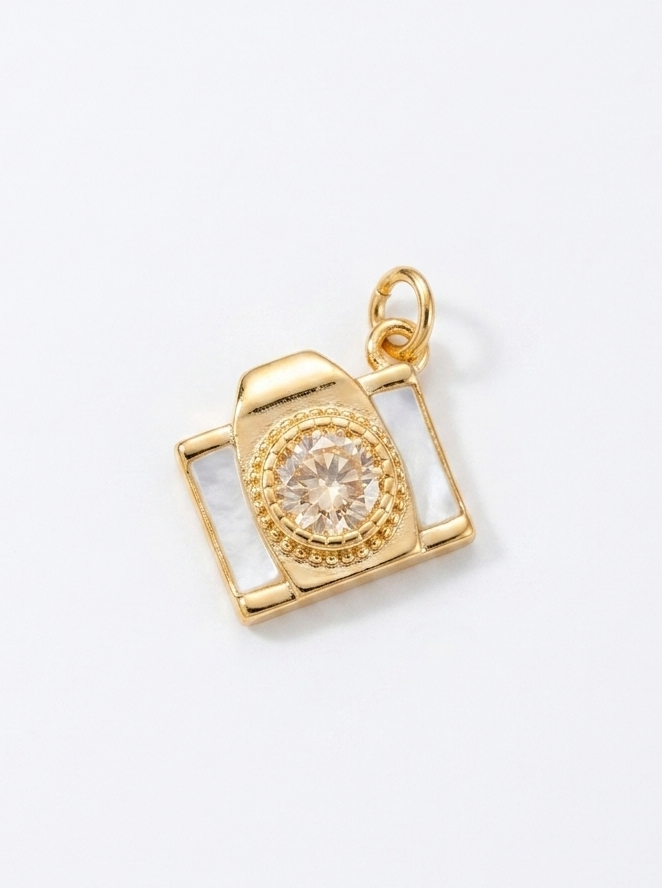 The Vintage Lens Petite Necklace