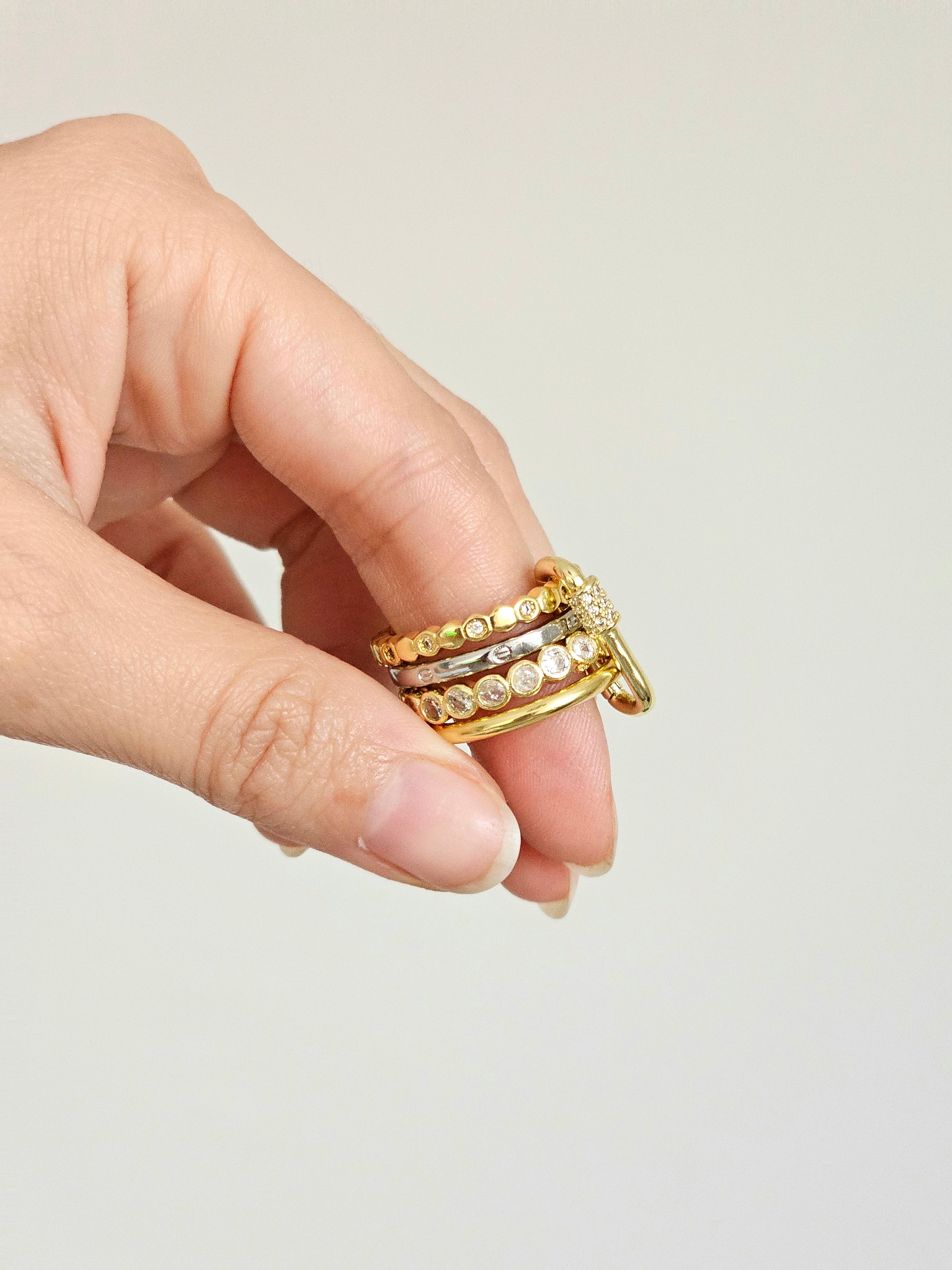 CARABINER STACK RING